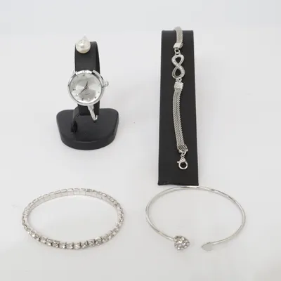 Armbandsur (mit Armbändern ) från Quartz  