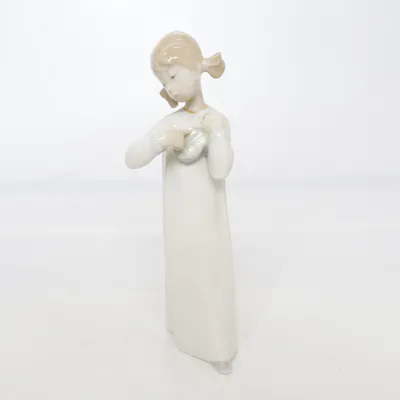 Figurin (Figurin Lladro' flicka med mandolin) från Lladro