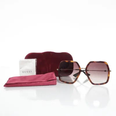 Solglasögon (GG0106S) från Gucci