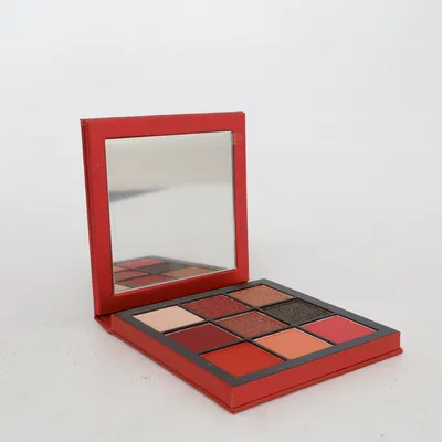 Eyeshadow palette (Ruby Obsessions) from Huda Beauty