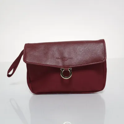 Necessär (Röd) från Salvatore Ferragamo