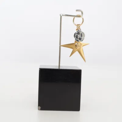 Anhänger (Gold, Silber) von Chanel Beauté Unbekanntes Metall