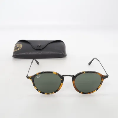 Sunglasses (RB 2447) from Ray-Ban