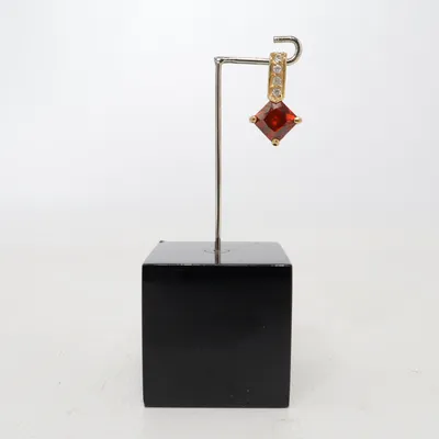 Hanger (Rood, Goud) Onbekend materiaal, Verguld