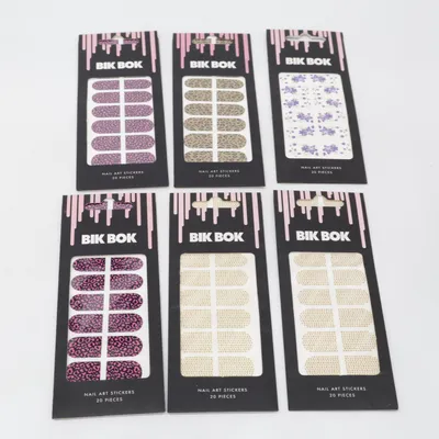 Décoration pour ongles (Blanc, Violet, Vert) de Bik Bok