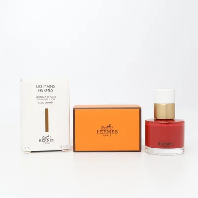 Nagellack (LES MAINS HERMÈS / 77 ROUGE GRENADE) från Hermès