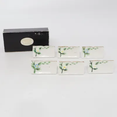 Place card holder (Bordsplacerings hållare i porslin) from Cassiopeia