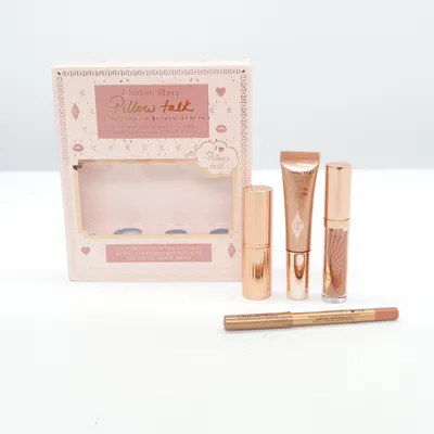 Makeup sæt (Pillow Talk Beautifying Lip & Cheek Secrets) fra Charlotte Tilbury