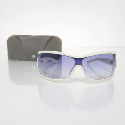 Lunettes de soleil (Blanc, Bleu) de Miu Miu