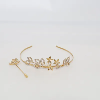 Tiara (mit Anstecknadel)