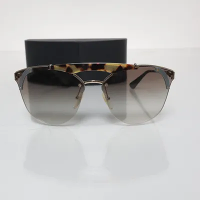 Solglasögon (SPR 53U) från Prada