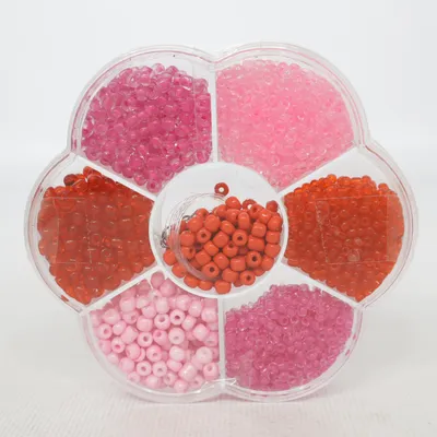 Craft jewelry (glaspärlor, glass seed beads, jewelry making, tillverka fina smycken, armband och halsband, gör-det-själv, DIY, rosa, röd, lila, transparent, silver, pink, red, purple, handmade pearl beaded bracelet and necklace, kit med 7 olika sorters glaspärlor, glass bead kit with 7 different beads, pyssel, hobby) from Panduro Hobby