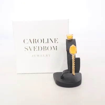 Armring (Guldfärgad, Gul) från Caroline Svedbom Okänd metall
