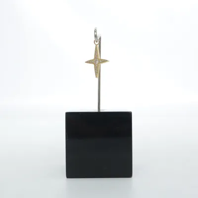 Pendentif (Or) Métal inconnu