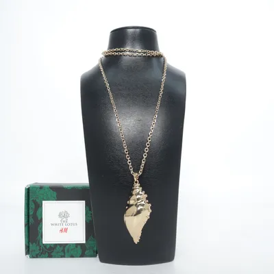 Ketting (Goud) van H&M x The White Lotus Onbekend materiaal