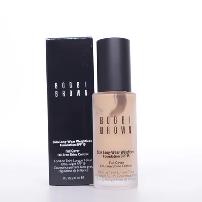 Foundation (Skin Long-Wear Weightless Foundation SPF15 N-042) från Bobbi Brown