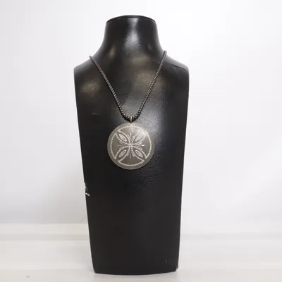 Halsband (Silverfärgad) från Svenskt Tenn Okänd metall