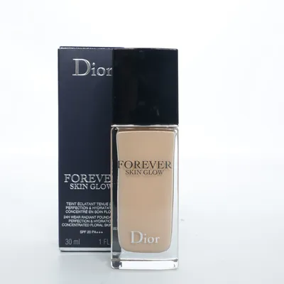 Foundation (Forever Skin Glow) van Dior