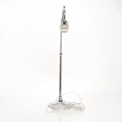 Bordslampa (med vit IKEA lampskärm, se sista bilderna ) från LampGustaf