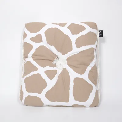 Sittdyna (Kapok Cushion Giraffe, Beige) från Wilma & Louise