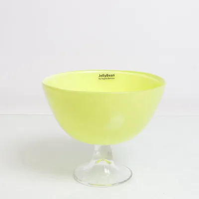 Skål (Jelly bean by Ingela Benson Stor limegul skål på fot 20.3 cm i diameter och 17 cm hög) från JellyBean