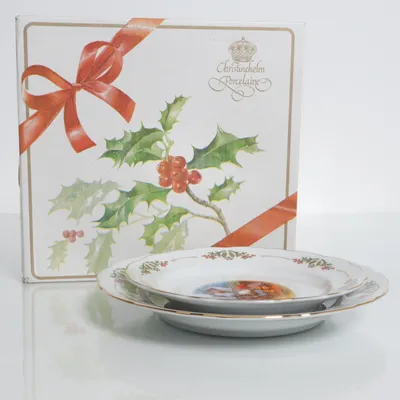 Tallrik (Oanvända 2 st tallrikar i olika storlekar:1 förrättstallrik och 1 mattallrik Gammaldags jul ) från Fyrklövern