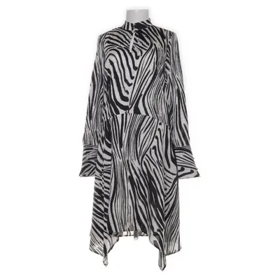 Klänning (Svart, Vit) från Gestuz