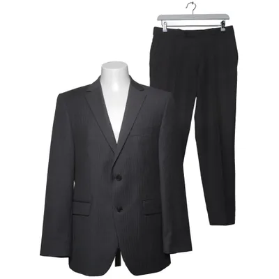 Costume (Gris) de Abrams Laine
