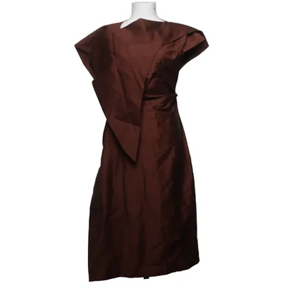 Robe (Domino Tan) de Mark Kenly Dominotan