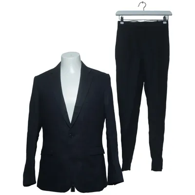 Suit (Black) from Suitopia