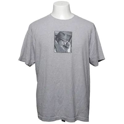 T-shirt (Grau) von Primitive Apparel
