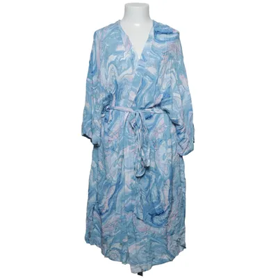Slå-om-kjole (Blå, Hvid, Pink) fra XLNT by KappAhl Viscose