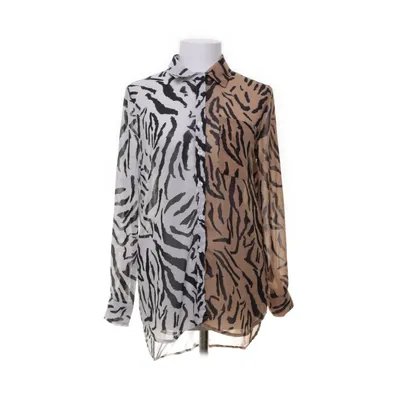 Skjorta (Vit, Beige, Svart) från Fashion Nova Polyester