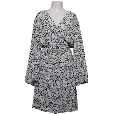 Robe portefeuille (Noir, Blanc, Jaune) de Glamorous Curve Polyester