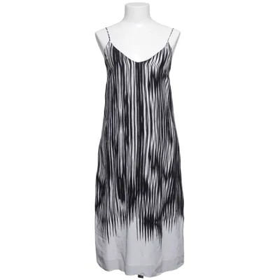 Klänning (Svart, Vit, Flerfärgad) från Filippa K Silke, Viskos