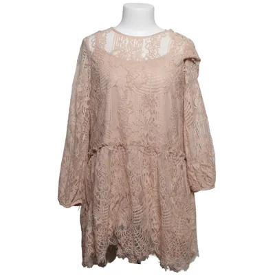 Robe (Beige) de Lucy Wang