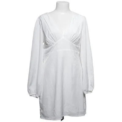 Robe (Blanc) de Nelly x Glamorous Polyester