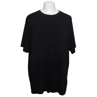 T-shirt (h&m move, h&m sport, workout shirt, gym shirt, activewear, sportswear, training shirt, performance t shirt, oversized t shirt, oversized tee, black t shirt, minimalist fashion, basic tee, gym wear, fitness clothing, training outfit, running shirt, breathable fabric, comfort wear, casual wear, menswear, unisex fashion, relaxed fit, loose fit, oversized fit, 3xl clothing, plus size fashion, plus size menswear, athletic wear, sports top, active lifestyle, everyday basic, casual outfit, minimalist style, monochrome outfit, neutral fashion, streetwear, urban fashion, athleisure, sporty style, tiktok fashion, viral fashion, trendy style, comfy clothing, everyday essential, basic fashion, clean aesthetic, gym aesthetic, fitness outfit, black aesthetic, simple style, capsule wardrobe, modern basics, everyday wear, comfort fit, workout clothes, training gear, running outfit, soft fabric, breathable shirt, sports fashion, mens fashion, gender neutral fashion, classic tee, timeless style, oversized clothing, gym essentials, sporty casual, loungewear, relaxed style, neutral colors, athleisure wear, casual chic, simple outfit, h&m style, active fashion, comfort clothing, oversized menswear, stylish basics, easy outfit, clean fit, wardrobe staple, everyday tee, sporty look, fitness wear, gym style, black outfit, move collection, comfort fashion) de H&M Move Polyester