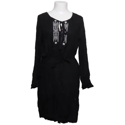 Klänning (Svart) från R Edition Viskos