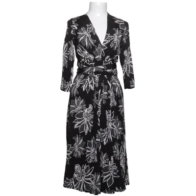 Robe longue (Noir, Blanc) de Camilla Thulin