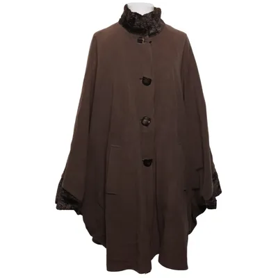 Cape (Marron) de Delia