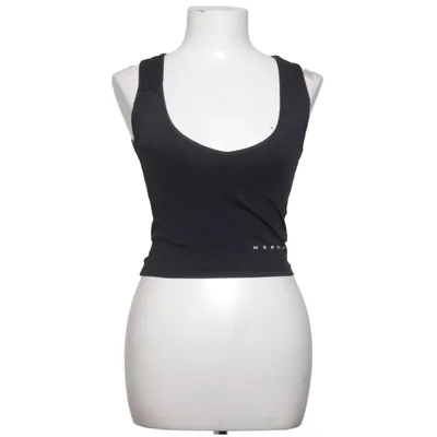 Sports top (Black) from Nebbia