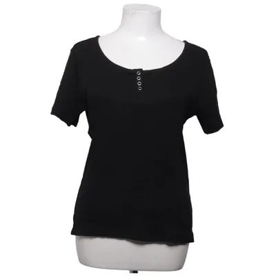 T-shirt (Black) from Urban Surface