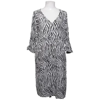 Jurk (Zwart, Wit) van Soaked in Luxury Viscose