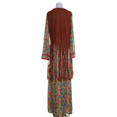 Maskeradkläder (Närhelst du vill klä ut dig som hippie, eller bara bli glad. Modellen är hel-lång, långärmad och lätt form-sydd utan att bli snäv tack vare fin tyngd så den faller fint. Mockavästen gör figuren smickrande. Kanske är det dags för en hippie-fest eller maskerad… eller en hemmalkväll i soffan i en bekväm klänning. ) från Milano Polyester, Mockaimitation