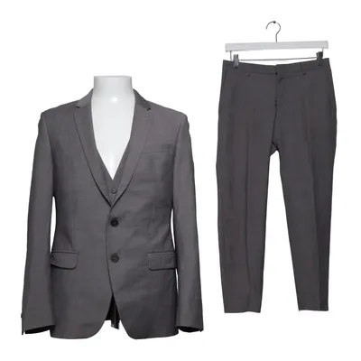 Kostym (Othello 360° Club) från Benvenuto. Acetat, Elastan, Polyester, Viskos, Ull