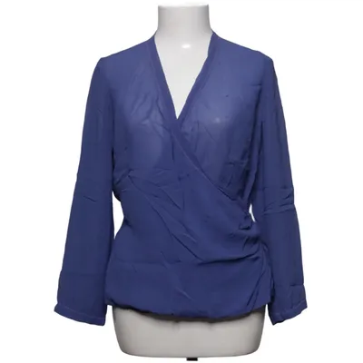 Blouse portefeuille (Bleu) de Tone Barker Silk Soie