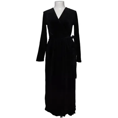 Wickelkleid (Schwarz) von Armedangels Baumwolle, Tencel