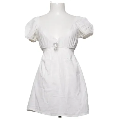 Dress (White) from Chiquelle