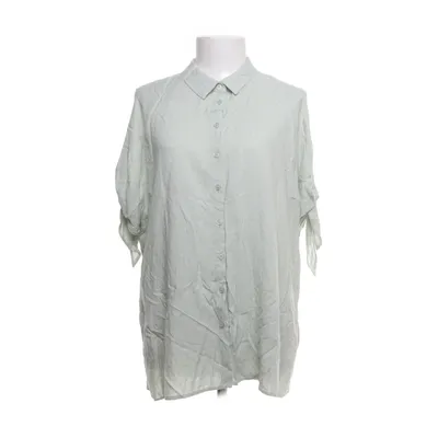 Kortärmad skjorta (Stilren & Bekväm Kortärmad Skjorta – Strl 44

Snygg och luftig skjorta från Cache Cache, perfekt för både vardag och arbete! Tillverkad i ett mjukt och lätt material som ger en avslappnad men stilfull look. De knytbara ärmarna ger en trendig touch och gör skjortan enkel att anpassa efter din stil.

✅ Storlek: 44
✅ Färg: Ljus pastellgrön (lätt att matcha!)
✅ Mjukt och skönt tyg
✅ Perfekt till både jeans och kjol) från Cache Cache Viskos, Polyester